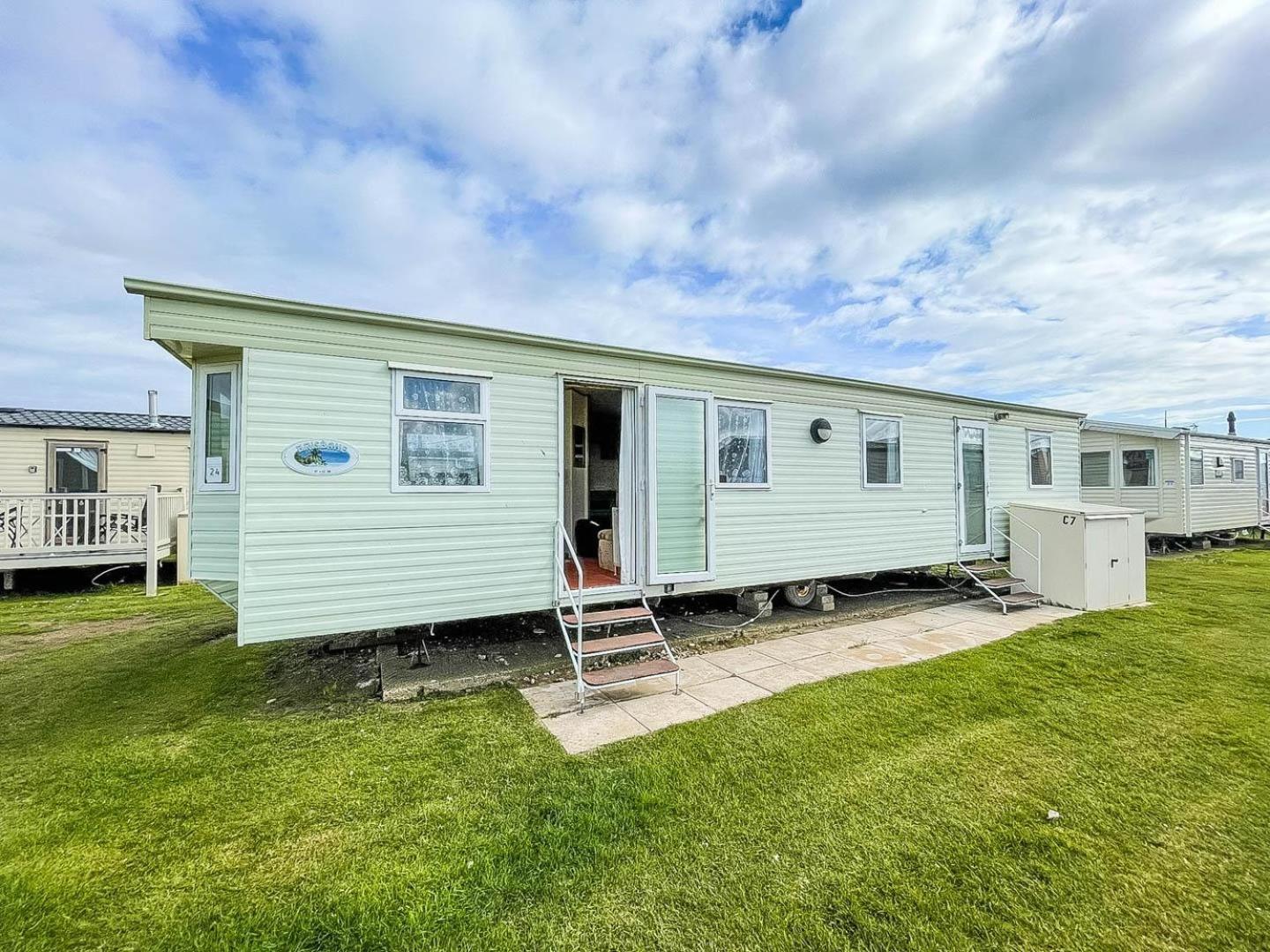 8 Berth Caravan For Hire At Heacham Holiday Park In Norfolk Ref 21024F Hotel Exterior photo